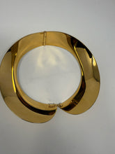 Load image into Gallery viewer, Louis Vuitton Gold Metal Peter Pan Collar Choker Necklace