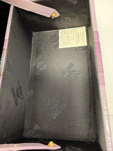 Load image into Gallery viewer, Moschino Pink Velvet Flower 2000 Box Bag
