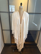 Load image into Gallery viewer, Lillie Rubin Size 0/S White Leather Fringe Cape w/Belt
