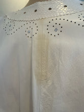 Load image into Gallery viewer, Lillie Rubin Size 0/S White Leather Fringe Cape w/Belt
