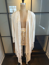 Load image into Gallery viewer, Lillie Rubin Size 0/S White Leather Fringe Cape w/Belt

