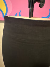 Load image into Gallery viewer, Donna Karan Size S Black Pencil Skirt
