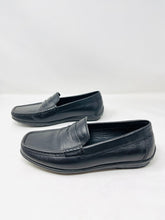 Load image into Gallery viewer, Geox 6 Black Leather Driving Shoes Loafers 1-440-8721
