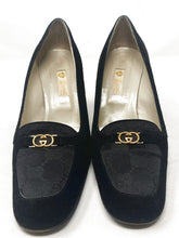 Load image into Gallery viewer, Gucci Black Fabric Suede Trim Pumps Vintage
