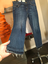 Load image into Gallery viewer, Current / Elliott Size 28 Blue Stretch Cotton Frayed Jeans NWT 2400-320-31020
